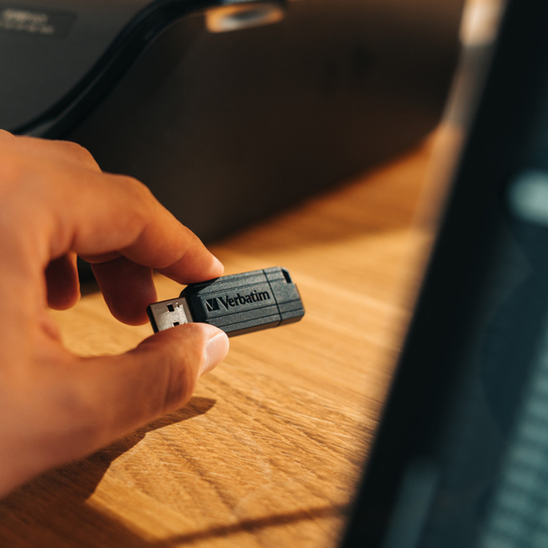 Verbatim USB2.0 PinStripe 16GB, crni - Slika 4